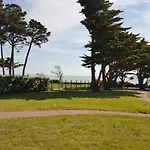 Appartement En Rdc Avec Terrasse Face A La