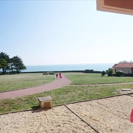 Appartement En Rdc Avec Terrasse Face A La *