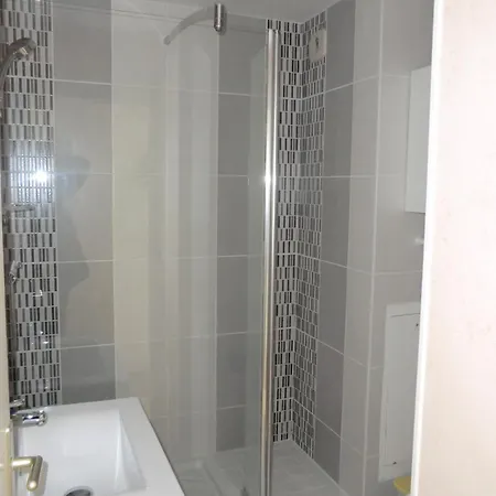 En Rdc Avec Terrasse Face A La