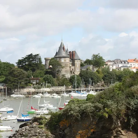 Διαμέρισμα En Rdc Avec Terrasse Face A La *